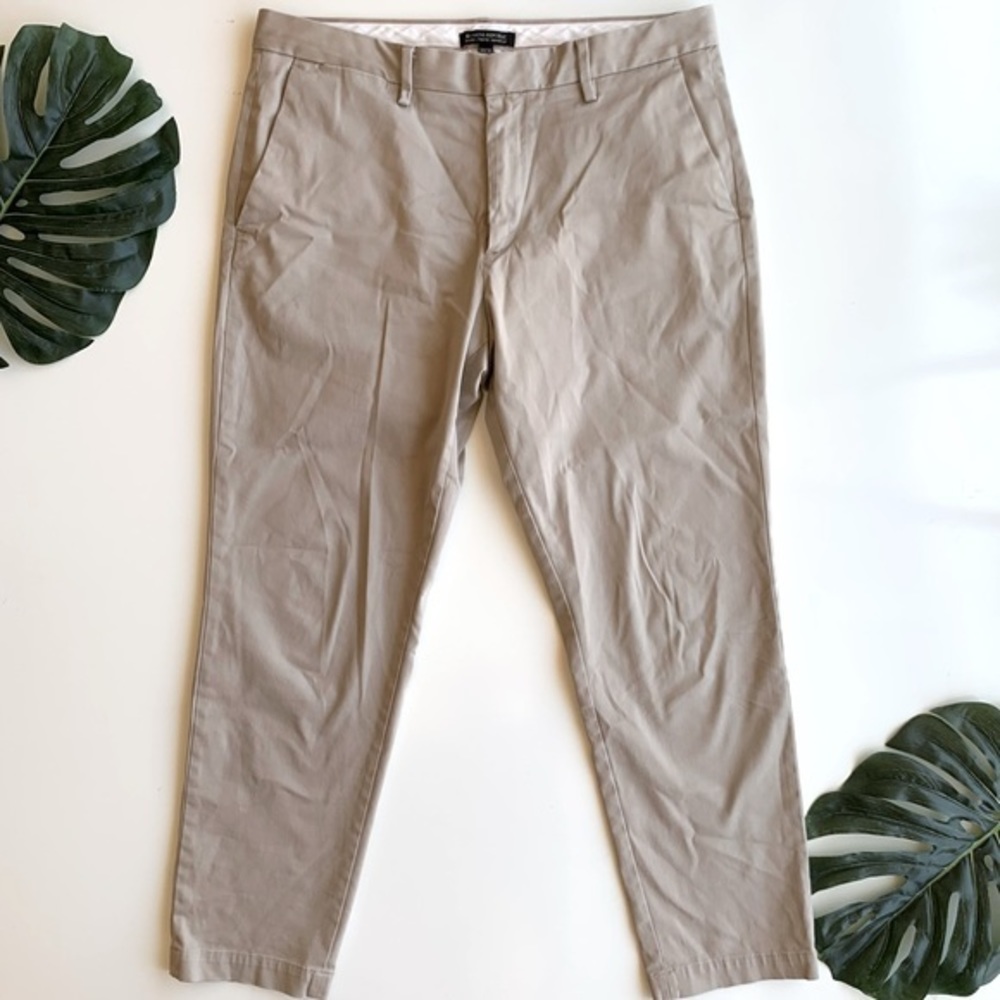 Banana Republic Khaki 34 X 30 Chinos